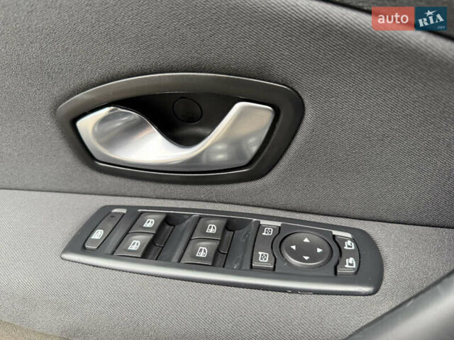 Синий Рено Меган, объемом двигателя 0 л и пробегом 200 тыс. км за 6600 $, фото 43 на Automoto.ua