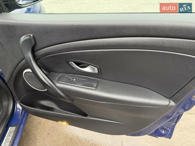 Синій Рено Меган, об'ємом двигуна 1.9 л та пробігом 220 тис. км за 6500 $, фото 24 на Automoto.ua