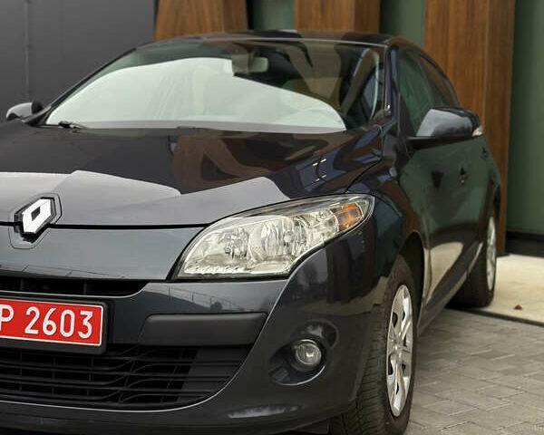 Синий Рено Меган, объемом двигателя 1.6 л и пробегом 168 тыс. км за 7999 $, фото 3 на Automoto.ua