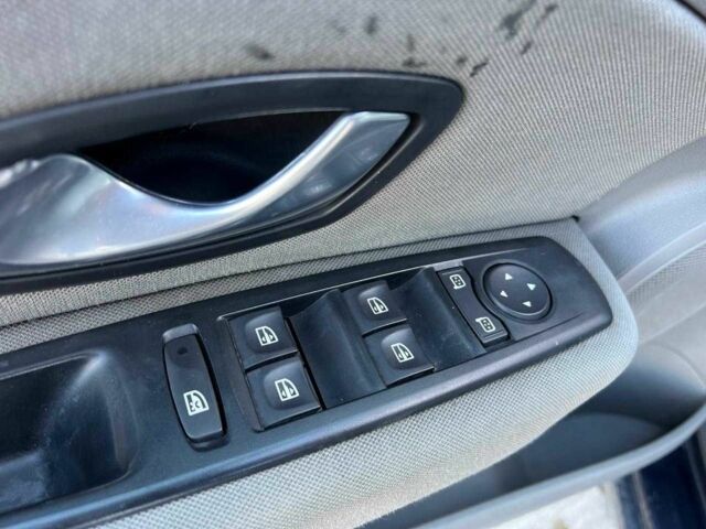 Рено Меган 2009 у Львові на Automoto.ua Синій Рено Меган, об'ємом двигуна 1.5 л та пробігом 244 тис. км за 5940 $, фото 15 на Automoto.ua