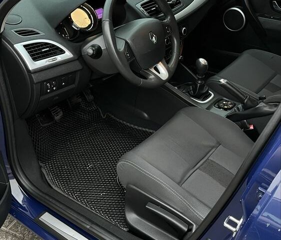 Синий Рено Меган, объемом двигателя 1.6 л и пробегом 252 тыс. км за 5999 $, фото 4 на Automoto.ua