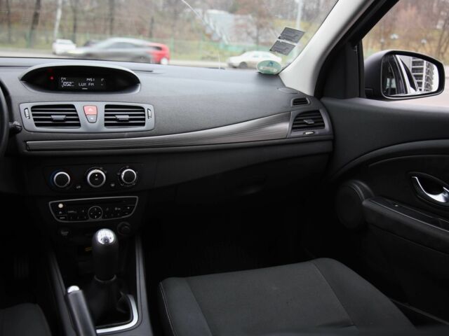 Синий Рено Меган, объемом двигателя 1.6 л и пробегом 239 тыс. км за 6900 $, фото 12 на Automoto.ua