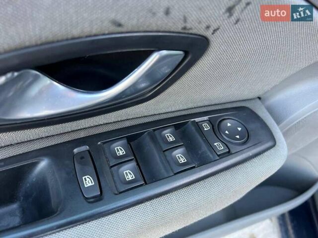 Рено Меган 2009 у Львові на Automoto.ua Синій Рено Меган, об'ємом двигуна 1.5 л та пробігом 244 тис. км за 5940 $, фото 15 на Automoto.ua