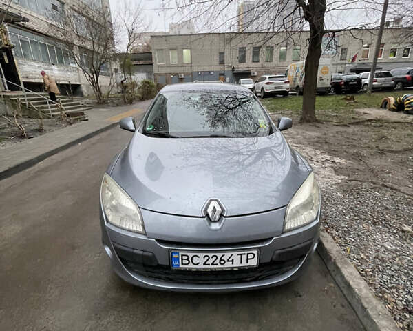 Синий Рено Меган, объемом двигателя 1.6 л и пробегом 167 тыс. км за 7000 $, фото 2 на Automoto.ua