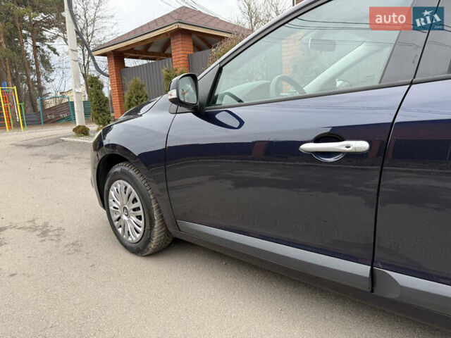 Синий Рено Меган, объемом двигателя 0 л и пробегом 200 тыс. км за 6600 $, фото 4 на Automoto.ua