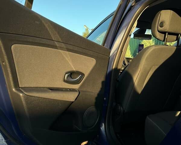 Синій Рено Меган, об'ємом двигуна 1.6 л та пробігом 199 тис. км за 5700 $, фото 10 на Automoto.ua