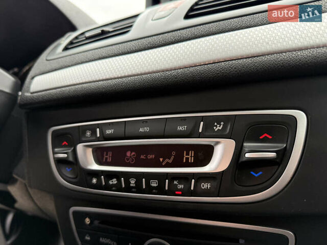 Синий Рено Меган, объемом двигателя 0 л и пробегом 200 тыс. км за 6600 $, фото 42 на Automoto.ua