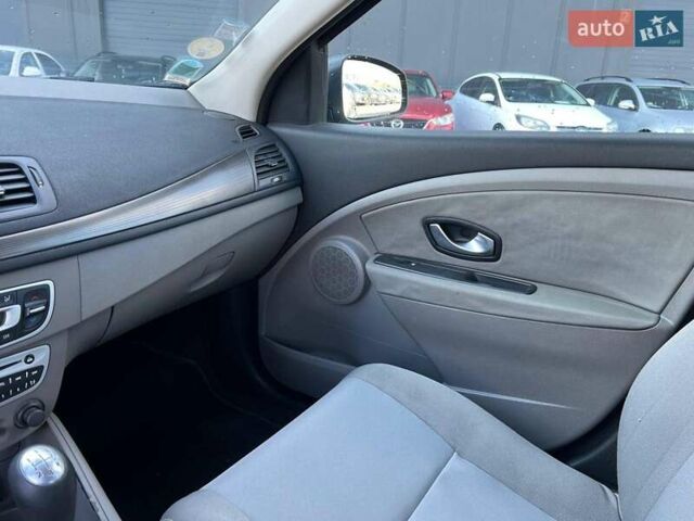 Рено Меган 2009 у Львові на Automoto.ua Синій Рено Меган, об'ємом двигуна 1.5 л та пробігом 244 тис. км за 5940 $, фото 30 на Automoto.ua