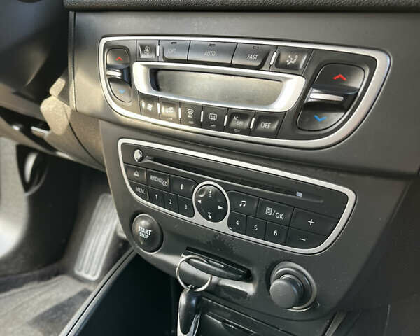 Синий Рено Меган, объемом двигателя 1.6 л и пробегом 186 тыс. км за 6750 $, фото 27 на Automoto.ua