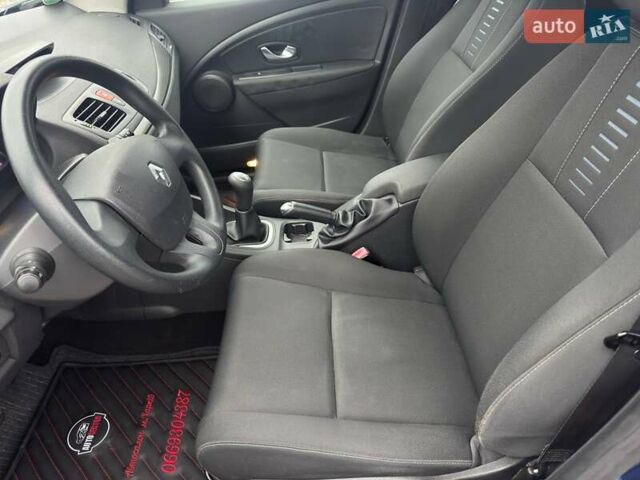 Рено Меган 2009 у Харкові на Automoto.ua Синій Рено Меган, об'ємом двигуна 1.6 л та пробігом 239 тис. км за 7200 $, фото 12 на Automoto.ua