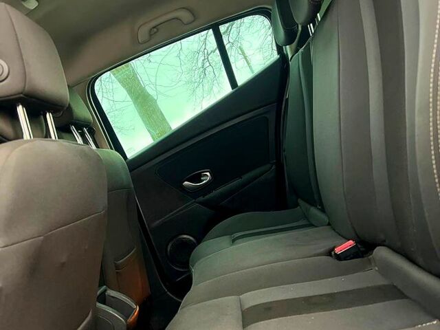 Рено Меган 2009 в Кропивницком (Кировограде) на Automoto.ua Синий Рено Меган, объемом двигателя 1.5 л и пробегом 219 тыс. км за 5750 $, фото 9 на Automoto.ua