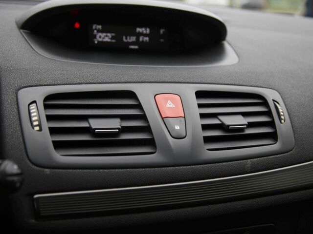 Синий Рено Меган, объемом двигателя 1.6 л и пробегом 239 тыс. км за 6900 $, фото 16 на Automoto.ua