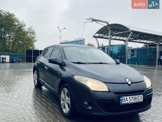 Рено Меган 2009 в Кропивницком (Кировограде) на Automoto.ua Синий Рено Меган, объемом двигателя 1.46 л и пробегом 230 тыс. км за 6500 $, фото 1 на Automoto.ua