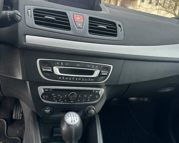 Синій Рено Меган, об'ємом двигуна 1.6 л та пробігом 192 тис. км за 6950 $, фото 9 на Automoto.ua