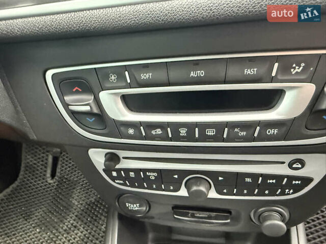 Синій Рено Меган, об'ємом двигуна 1.9 л та пробігом 220 тис. км за 6500 $, фото 25 на Automoto.ua