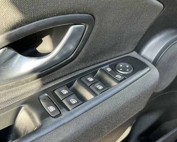 Синий Рено Меган, объемом двигателя 1.6 л и пробегом 186 тыс. км за 6750 $, фото 25 на Automoto.ua