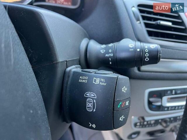 Рено Меган 2009 у Львові на Automoto.ua Синій Рено Меган, об'ємом двигуна 1.5 л та пробігом 244 тис. км за 5940 $, фото 23 на Automoto.ua