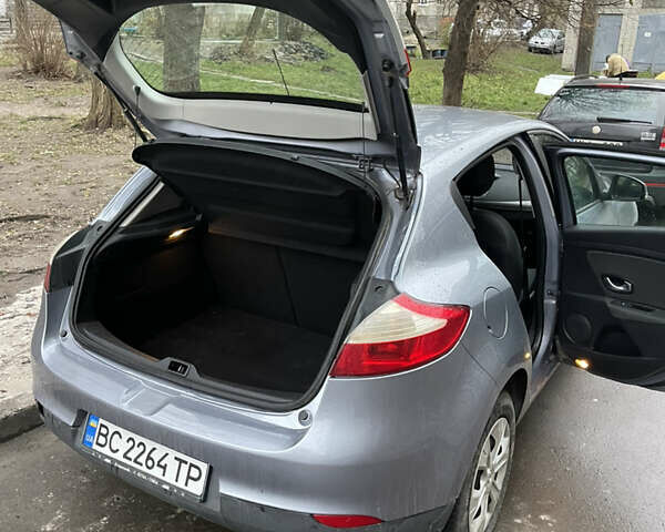 Синий Рено Меган, объемом двигателя 1.6 л и пробегом 167 тыс. км за 7000 $, фото 1 на Automoto.ua