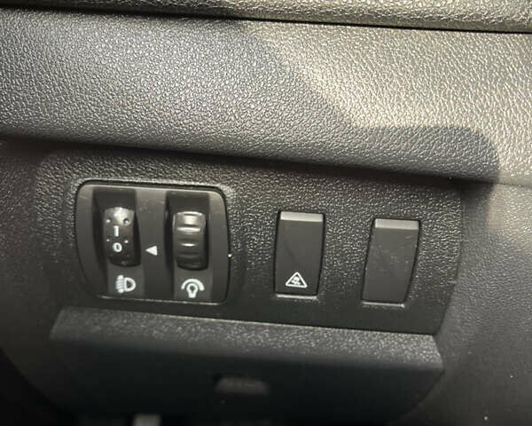 Синий Рено Меган, объемом двигателя 1.6 л и пробегом 186 тыс. км за 6750 $, фото 40 на Automoto.ua