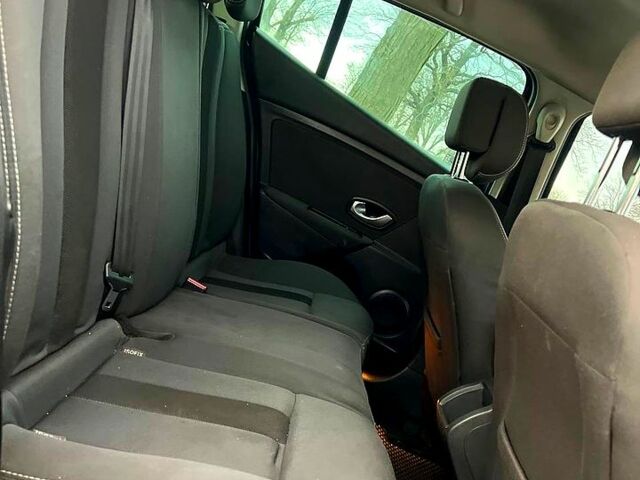 Рено Меган 2009 в Кропивницком (Кировограде) на Automoto.ua Синий Рено Меган, объемом двигателя 1.5 л и пробегом 219 тыс. км за 5750 $, фото 8 на Automoto.ua