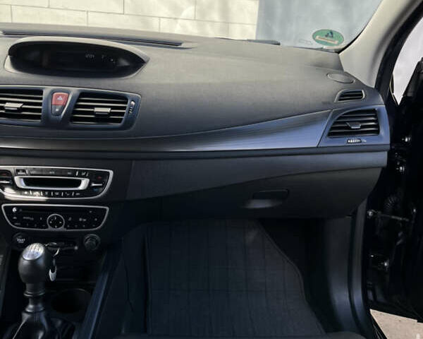 Синий Рено Меган, объемом двигателя 1.6 л и пробегом 187 тыс. км за 7150 $, фото 29 на Automoto.ua