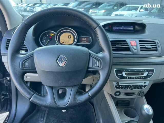 Рено Меган 2009 у Львові на Automoto.ua Синій Рено Меган, об'ємом двигуна 1.5 л та пробігом 244 тис. км за 5940 $, фото 20 на Automoto.ua