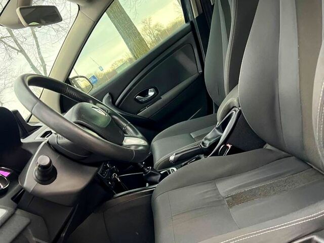 Рено Меган 2009 в Кропивницком (Кировограде) на Automoto.ua Синий Рено Меган, объемом двигателя 1.5 л и пробегом 219 тыс. км за 5750 $, фото 6 на Automoto.ua