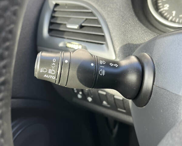 Синий Рено Меган, объемом двигателя 1.6 л и пробегом 187 тыс. км за 7150 $, фото 39 на Automoto.ua