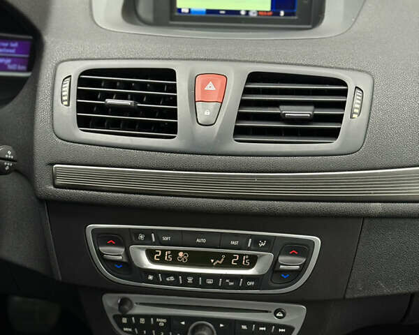 Синий Рено Меган, объемом двигателя 1.6 л и пробегом 168 тыс. км за 7999 $, фото 15 на Automoto.ua