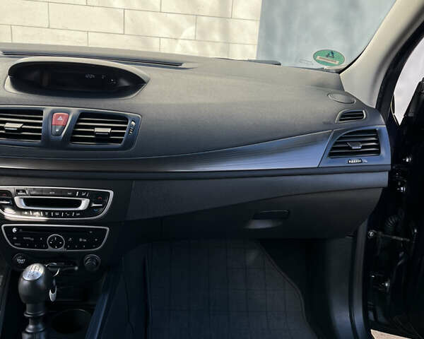 Синий Рено Меган, объемом двигателя 1.6 л и пробегом 186 тыс. км за 6750 $, фото 29 на Automoto.ua