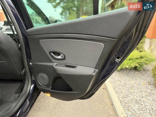 Синий Рено Меган, объемом двигателя 0 л и пробегом 200 тыс. км за 6600 $, фото 57 на Automoto.ua