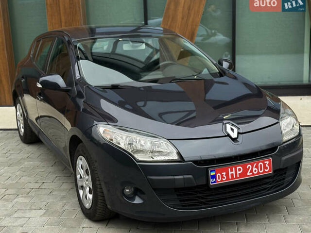 Синий Рено Меган, объемом двигателя 1.6 л и пробегом 168 тыс. км за 7999 $, фото 1 на Automoto.ua