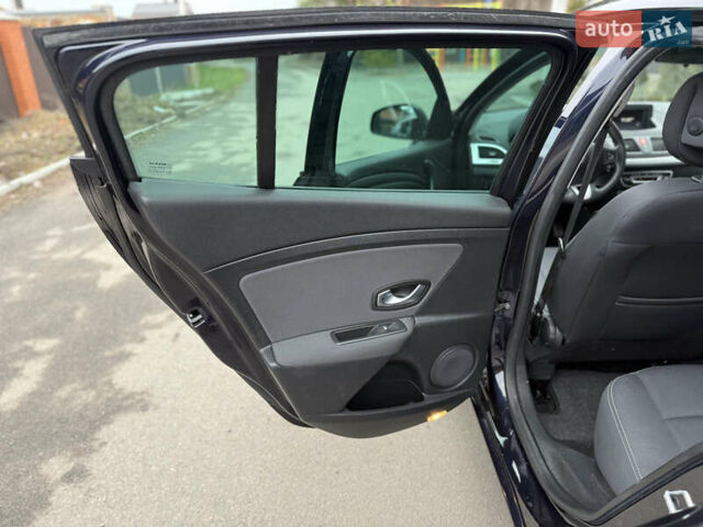 Синий Рено Меган, объемом двигателя 0 л и пробегом 200 тыс. км за 6600 $, фото 45 на Automoto.ua