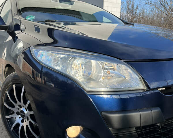 Синий Рено Меган, объемом двигателя 1.6 л и пробегом 186 тыс. км за 6750 $, фото 3 на Automoto.ua