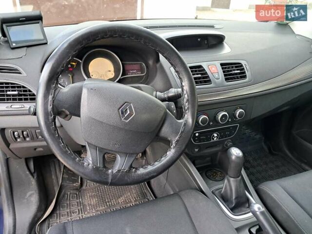 Синий Рено Меган, объемом двигателя 1.6 л и пробегом 124 тыс. км за 5000 $, фото 8 на Automoto.ua