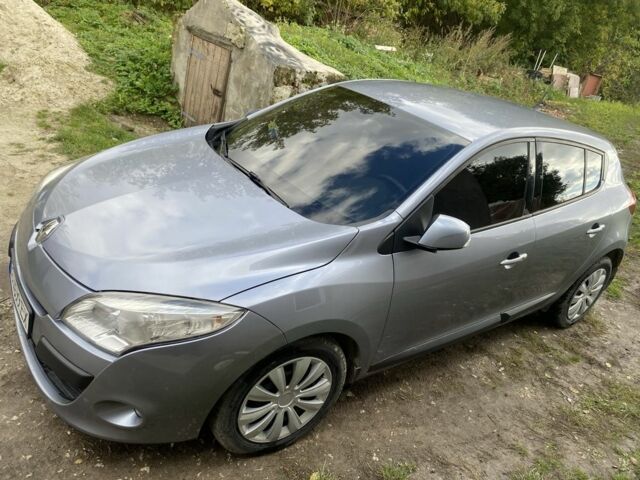 Рено Меган 2009 в Тернополе на Automoto.ua Синий Рено Меган, объемом двигателя 1.5 л и пробегом 288 тыс. км за 5999 $, фото 4 на Automoto.ua