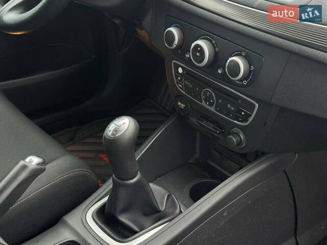 Рено Меган 2009 у Харкові на Automoto.ua Синій Рено Меган, об'ємом двигуна 1.6 л та пробігом 239 тис. км за 7200 $, фото 31 на Automoto.ua