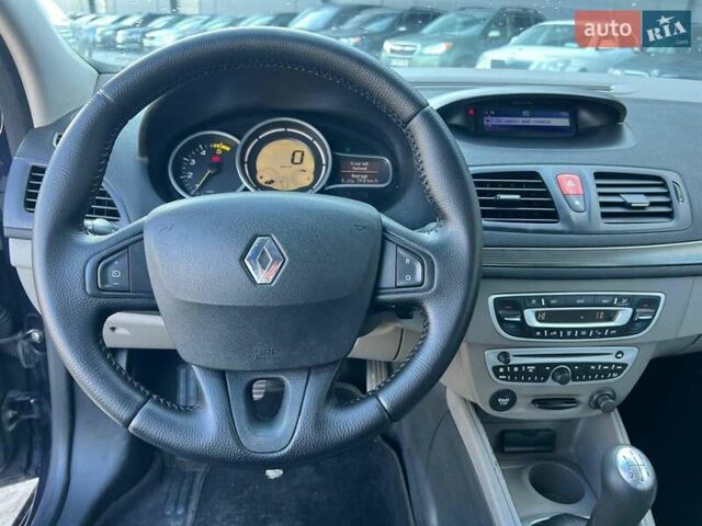Рено Меган 2009 у Львові на Automoto.ua Синій Рено Меган, об'ємом двигуна 1.5 л та пробігом 244 тис. км за 5940 $, фото 20 на Automoto.ua