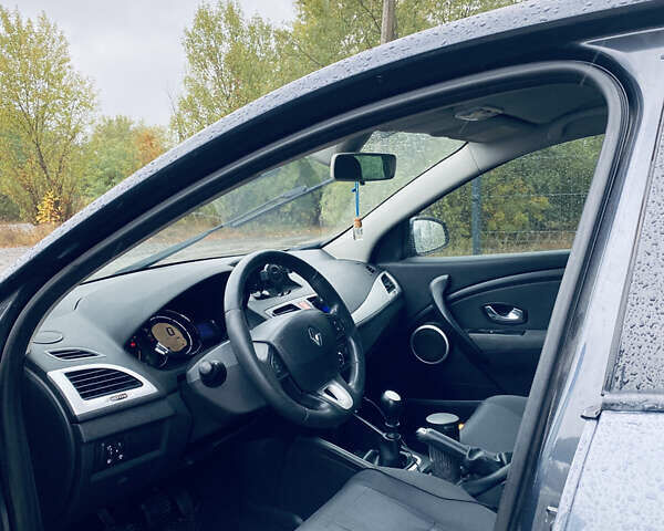 Рено Меган 2009 в Кропивницком (Кировограде) на Automoto.ua Синий Рено Меган, объемом двигателя 1.46 л и пробегом 230 тыс. км за 6500 $, фото 4 на Automoto.ua
