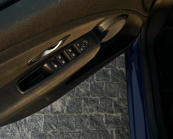 Синій Рено Меган, об'ємом двигуна 1.6 л та пробігом 199 тис. км за 5700 $, фото 2 на Automoto.ua