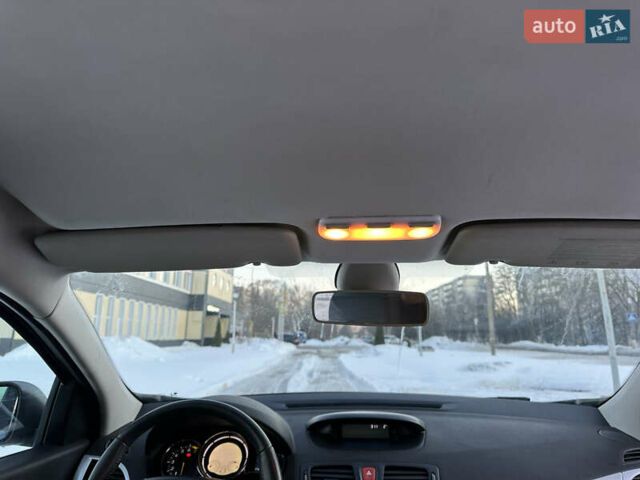 Синій Рено Меган, об'ємом двигуна 1.6 л та пробігом 184 тис. км за 6600 $, фото 32 на Automoto.ua