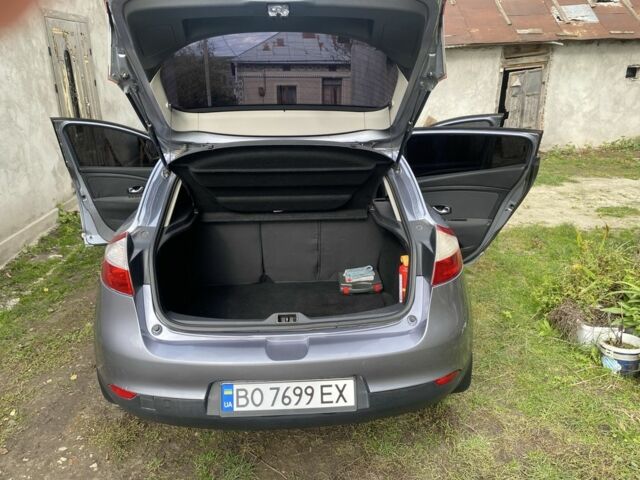 Рено Меган 2009 в Тернополе на Automoto.ua Синий Рено Меган, объемом двигателя 1.5 л и пробегом 288 тыс. км за 5999 $, фото 12 на Automoto.ua