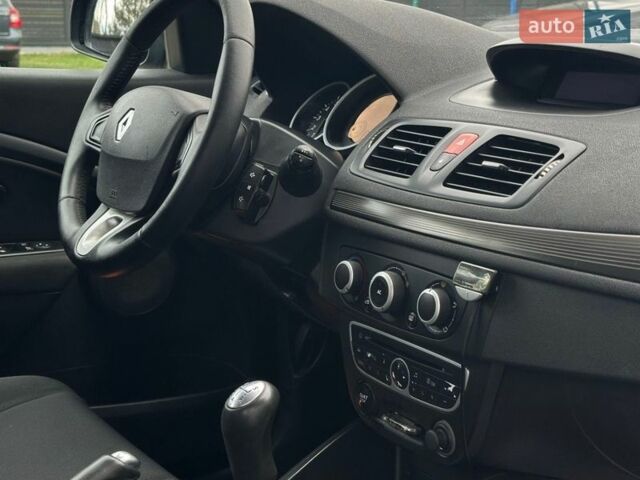 Синій Рено Меган, об'ємом двигуна 1.6 л та пробігом 242 тис. км за 6100 $, фото 15 на Automoto.ua