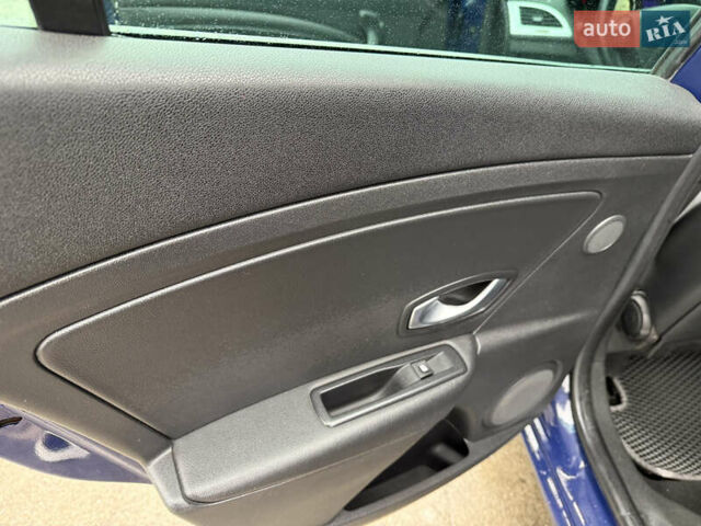 Синій Рено Меган, об'ємом двигуна 1.9 л та пробігом 220 тис. км за 6500 $, фото 19 на Automoto.ua