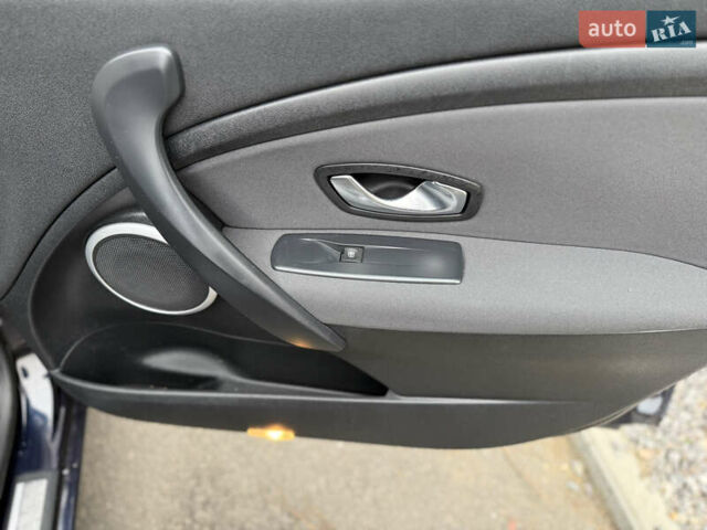 Синий Рено Меган, объемом двигателя 0 л и пробегом 200 тыс. км за 6600 $, фото 61 на Automoto.ua