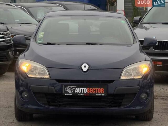 Рено Меган 2009 у Харкові на Automoto.ua Синій Рено Меган, об'ємом двигуна 1.6 л та пробігом 239 тис. км за 7200 $, фото 3 на Automoto.ua
