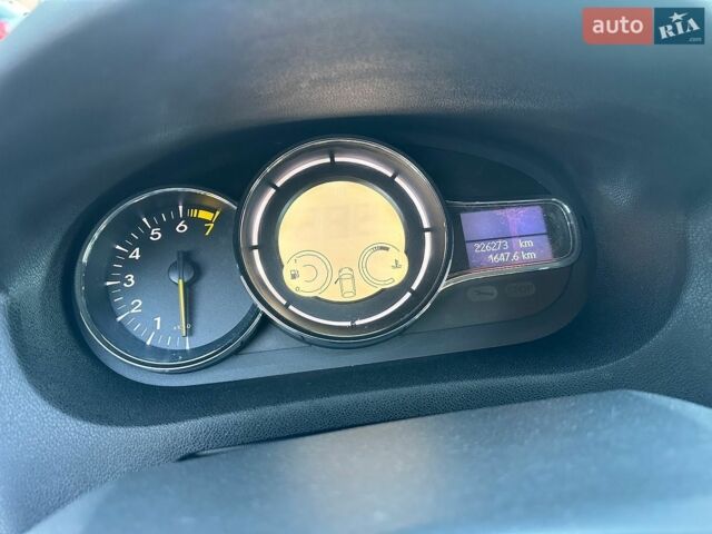Синій Рено Меган, об'ємом двигуна 1.6 л та пробігом 226 тис. км за 7000 $, фото 21 на Automoto.ua