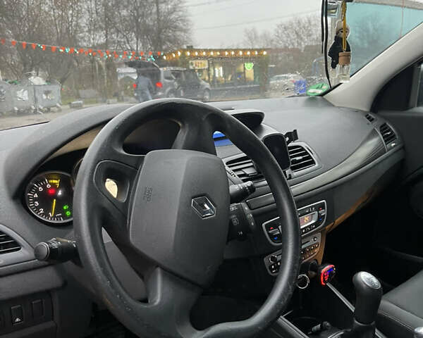 Синий Рено Меган, объемом двигателя 1.6 л и пробегом 167 тыс. км за 7000 $, фото 13 на Automoto.ua