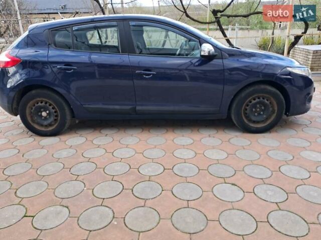 Синий Рено Меган, объемом двигателя 1.6 л и пробегом 124 тыс. км за 5000 $, фото 1 на Automoto.ua