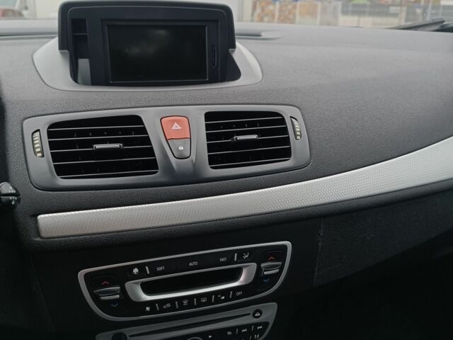 Синий Рено Меган, объемом двигателя 1.6 л и пробегом 217 тыс. км за 7200 $, фото 11 на Automoto.ua